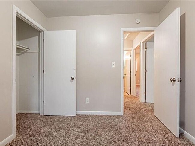 Foto del edificio - 1410 Willow Dr