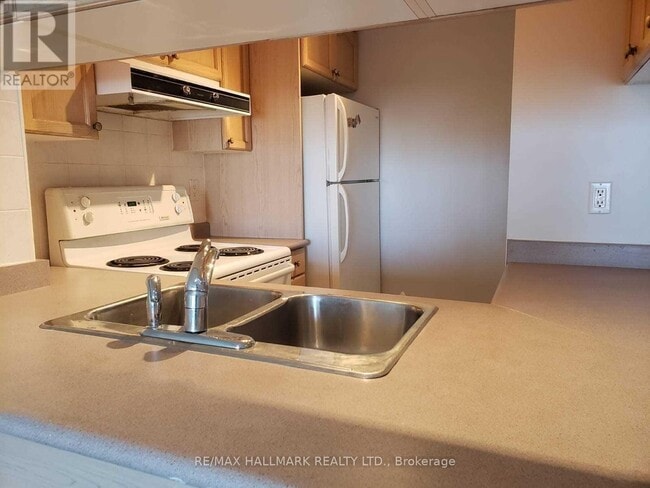 Building Photo - 909 Bay St.