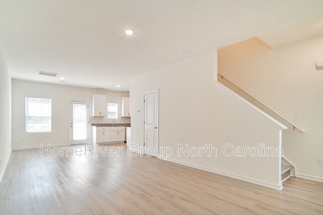 Building Photo - 18 Carnes Rd SW