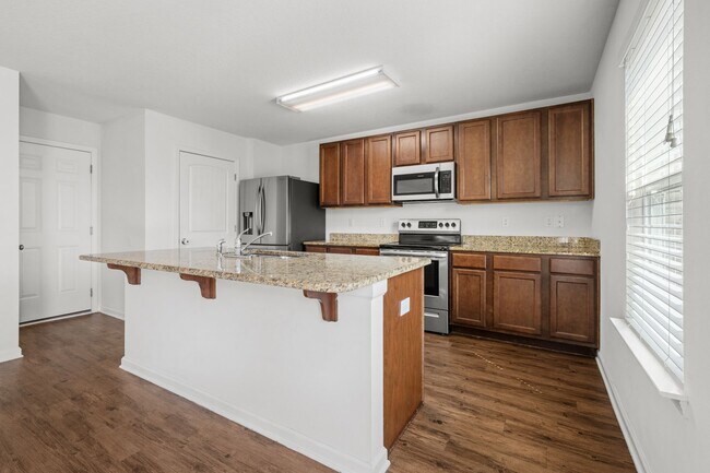 Foto del edificio - OPEN CONCEPT 4 BED / 2.5 BATH - Community Pool