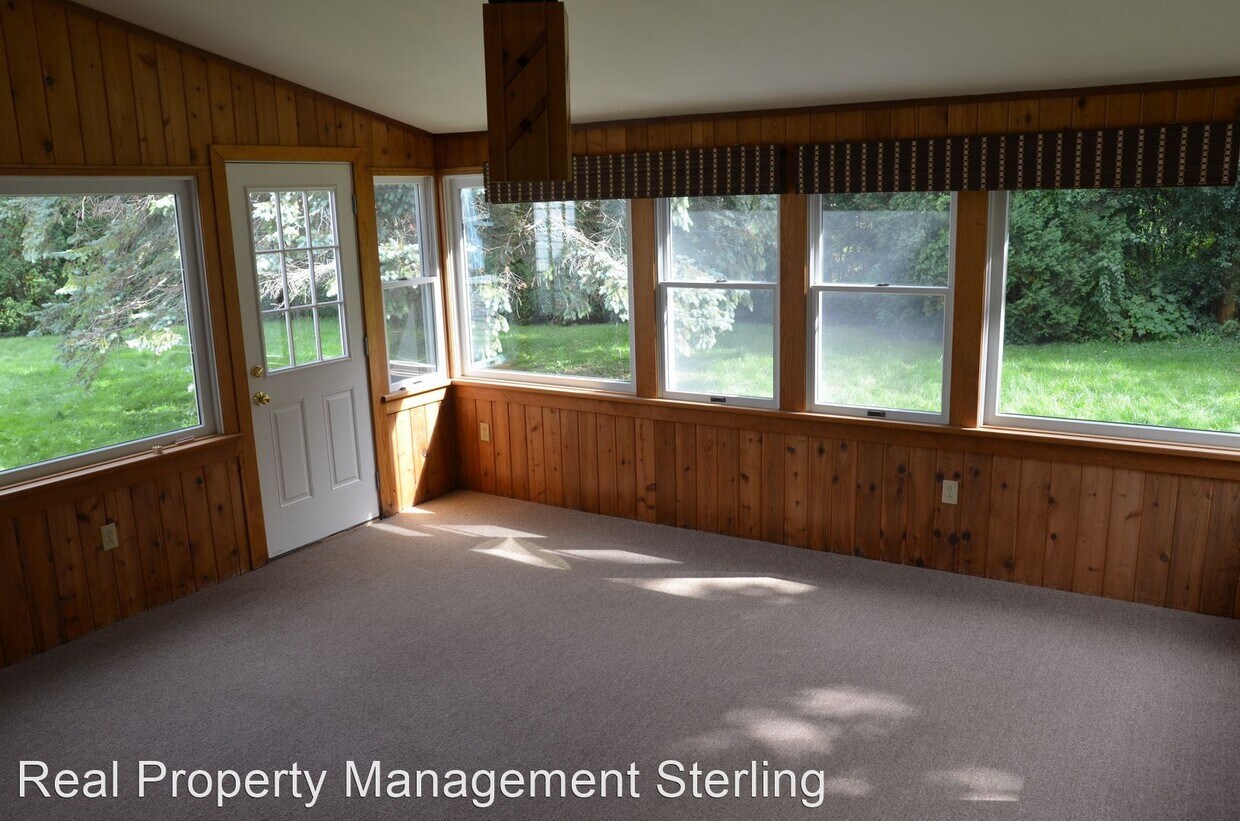 Primary Photo - 4 br, 3 bath House - 116 South Cove Road