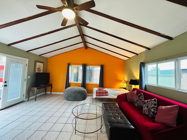 Building Photo - 8871 Belmont St