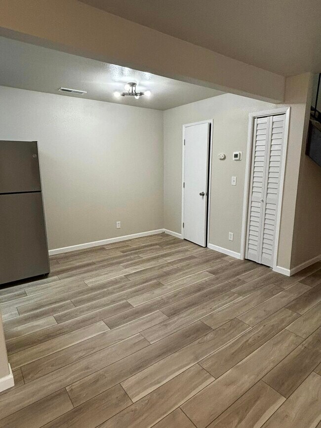 Building Photo - 1710 Scottsdale Way