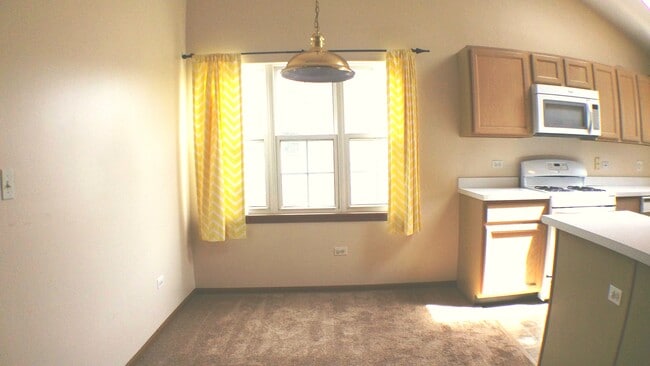 Building Photo - 1934 Heron Ave