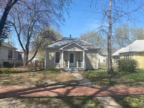 Building Photo - 722 Osage St