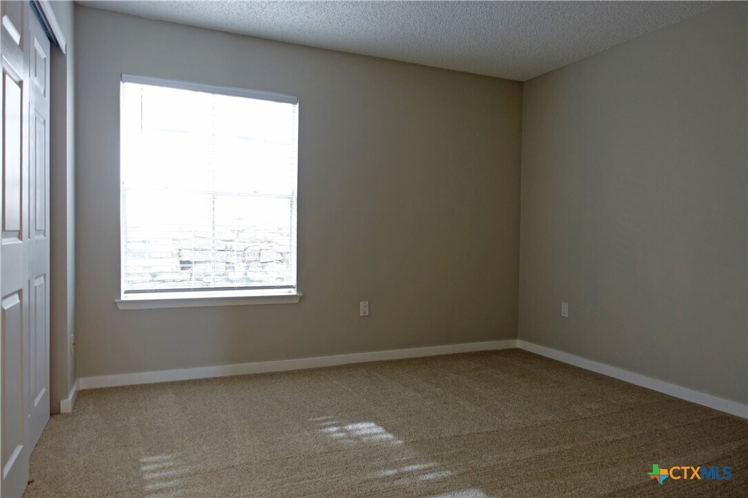 Foto del edificio - 551 Terminal Loop Rd