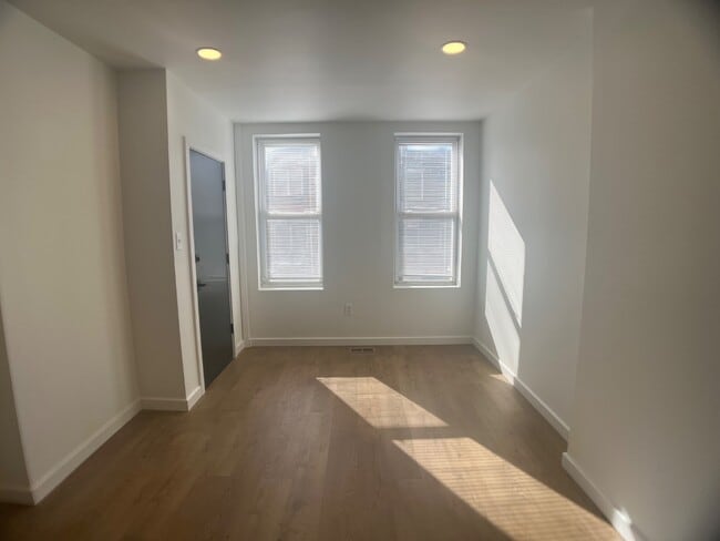 Photo - 2239 W Oxford St Apartment