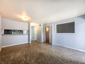 Building Photo - 2820 S Bartell Dr