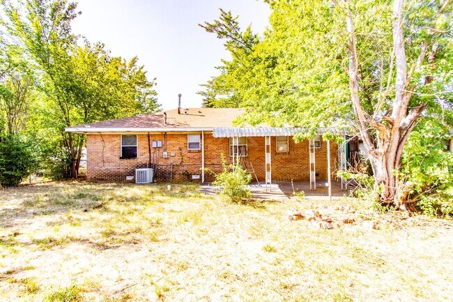 Foto del edificio - 2205 NW Smith Ave