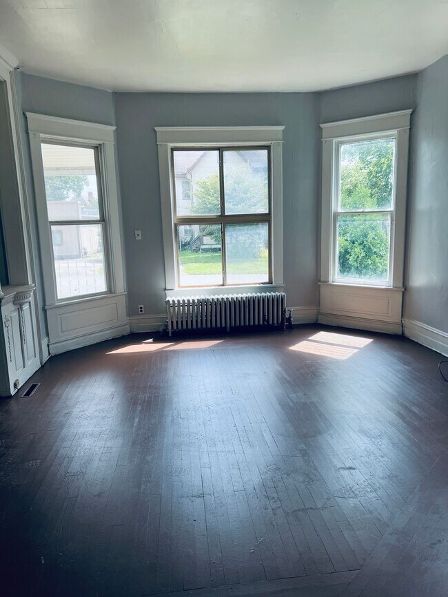 Foto del edificio - 137 E Wallace Ave Apt 1