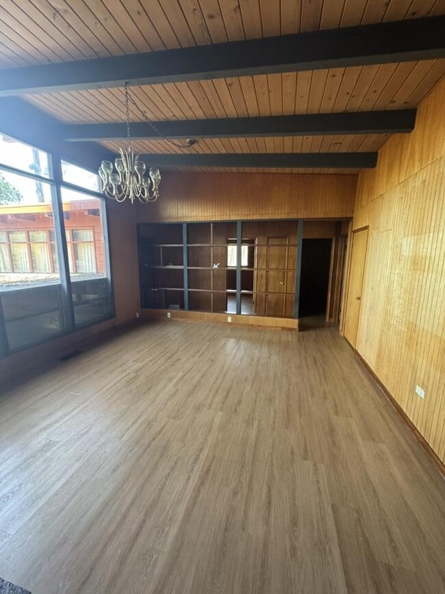 Foto del edificio - 1625 Higgins Way