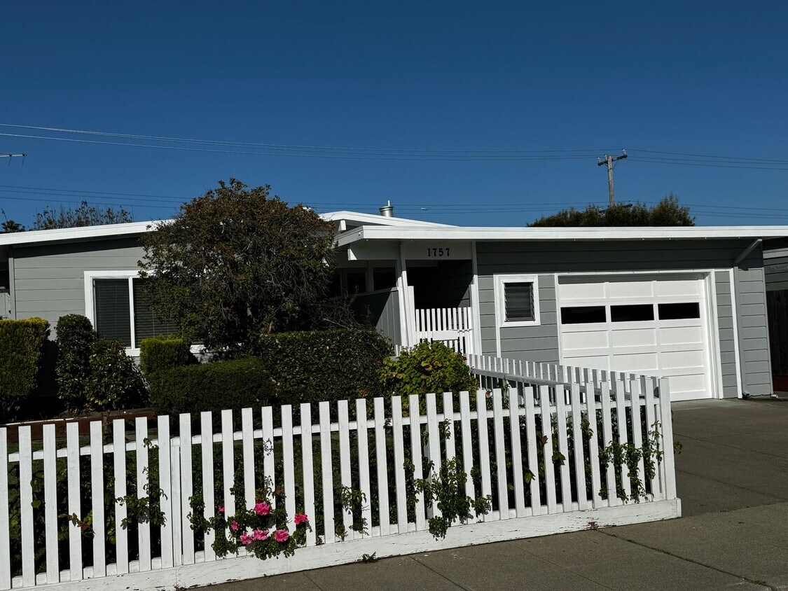 Primary Photo - Charming 3 Bedroom Home in Parkside