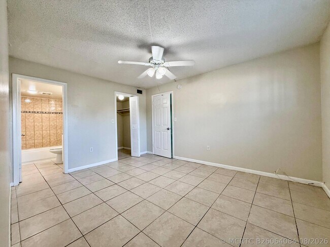 Building Photo - 700 SW 81st Ave