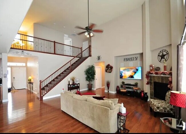 Building Photo - 8229 S Country Club Pky
