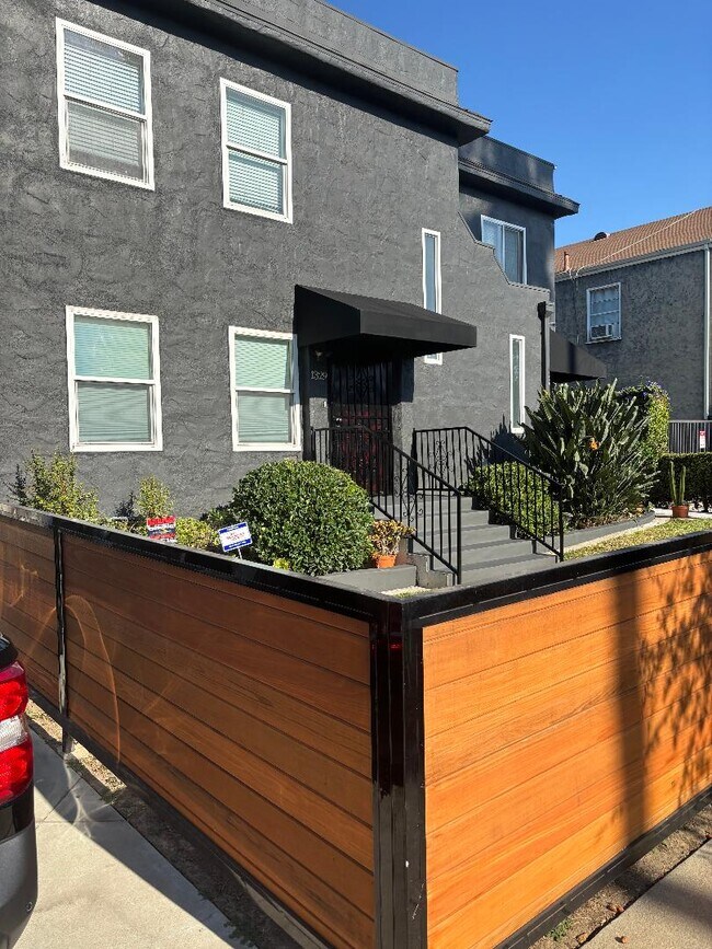 Foto del edificio - 1329 S Highland Ave