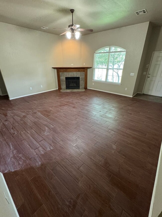 Building Photo - 1629 Creekside Ln