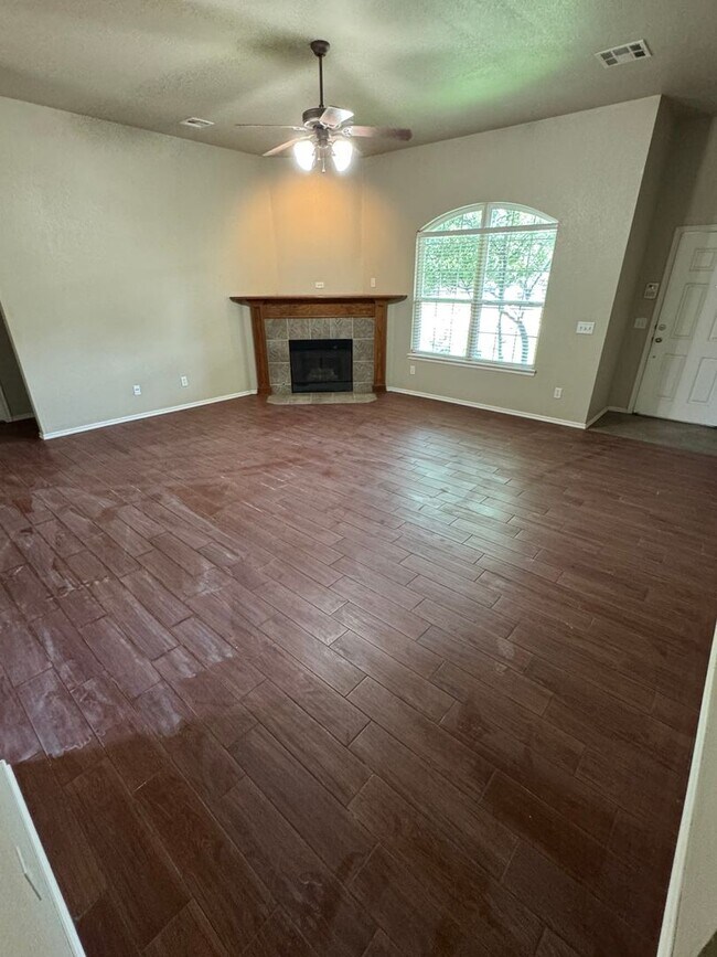 Foto del edificio - 1629 Creekside Ln