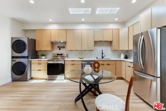 Building Photo - 22450 Dolorosa St