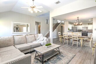 Building Photo - 245 Lake Estates Dr