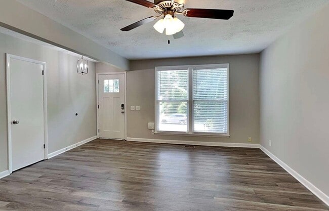 Building Photo - 691 Frankfort Dr