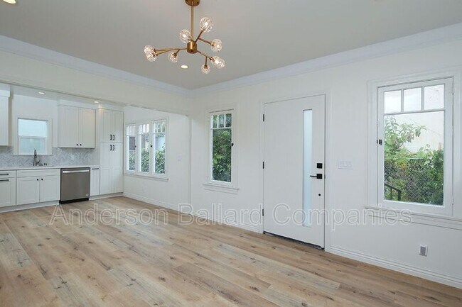 Foto del edificio - 4406-4408 Finley Ave