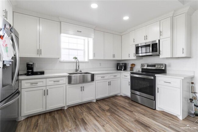 Foto del edificio - 13 Jesus Flores Rd