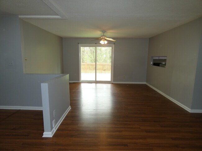 Foto del edificio - 5800 Meadowbrook Rd