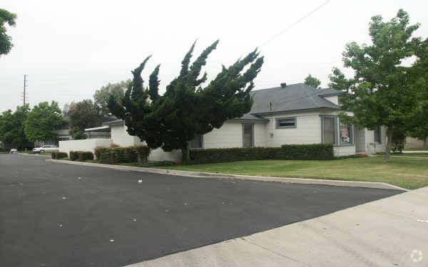 Primary Photo - 13381-13411 Edwards St