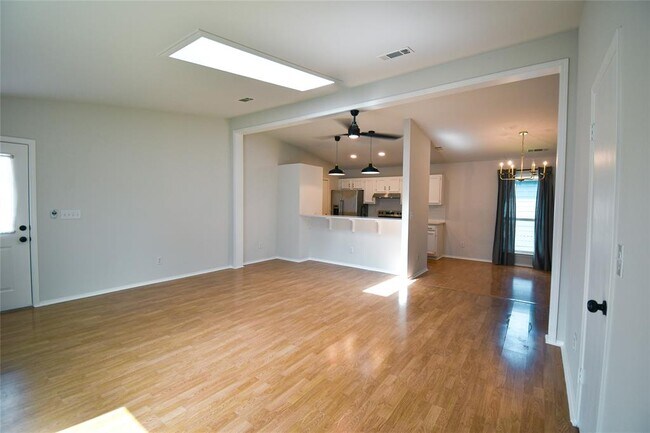 Building Photo - 1102 Sunbeam Cove