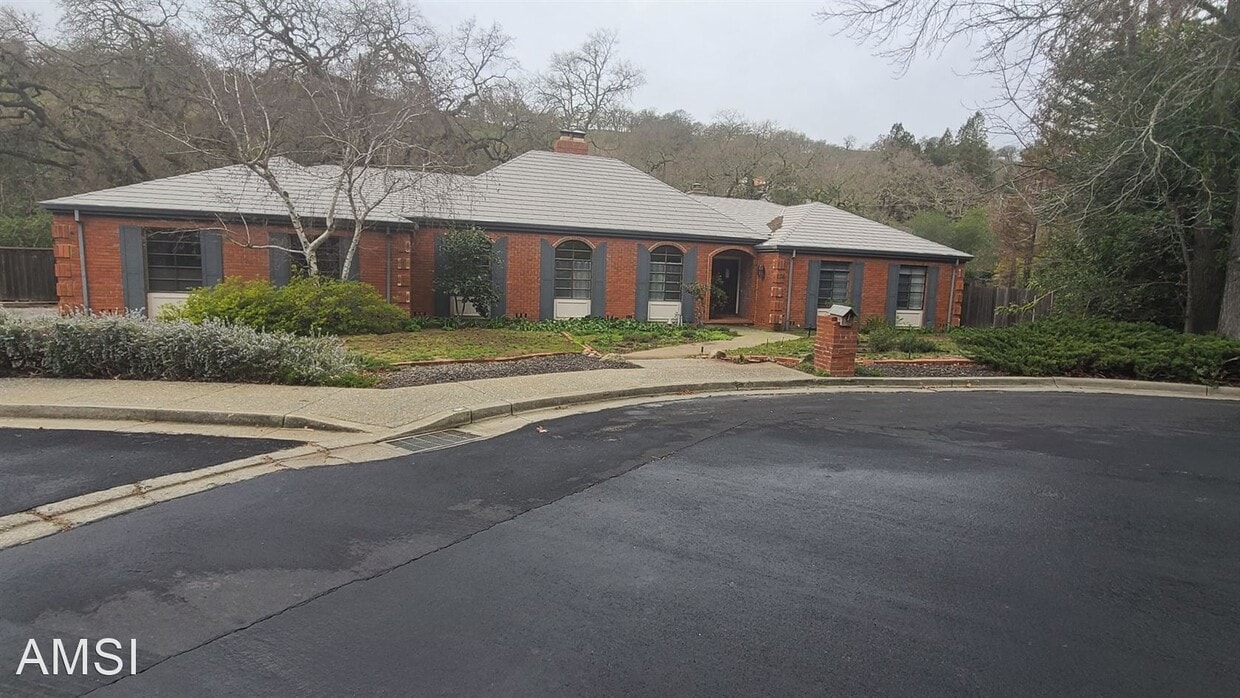 Primary Photo - 5 br, 3 bath House - 138 Virginia Court