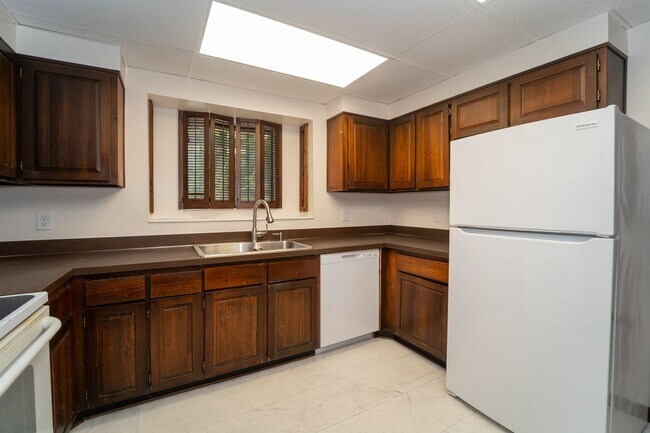 Building Photo - 3/2 Single-Family Shores Home
