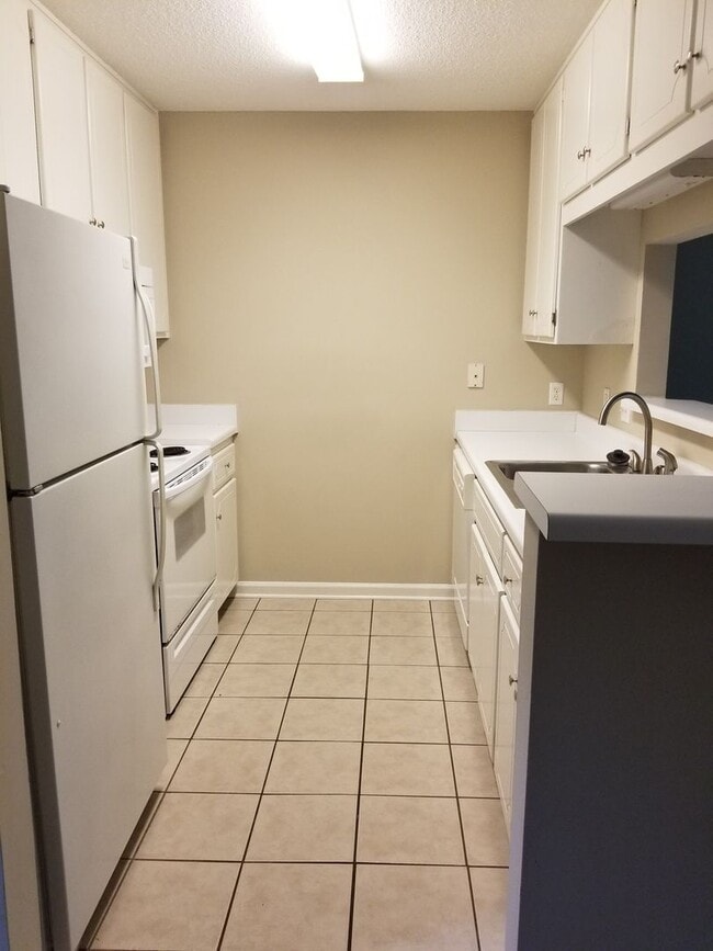 Building Photo - Foxchase Townhomes, Enterprise, AL