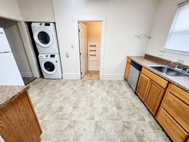 Building Photo - 3 Bedroom, 2 Bathroom House Woodburn Area- Available 08/05/2026
