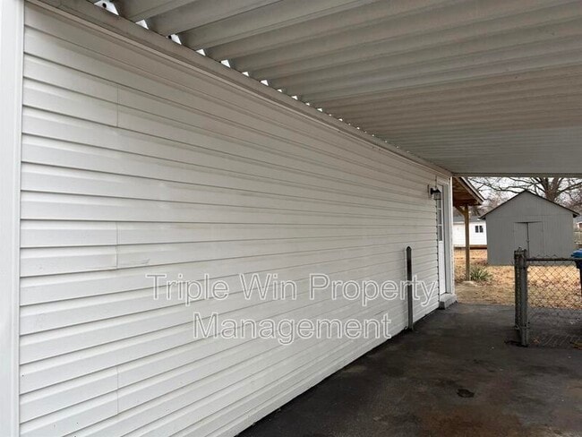 Foto del edificio - 1452 Redman Blvd