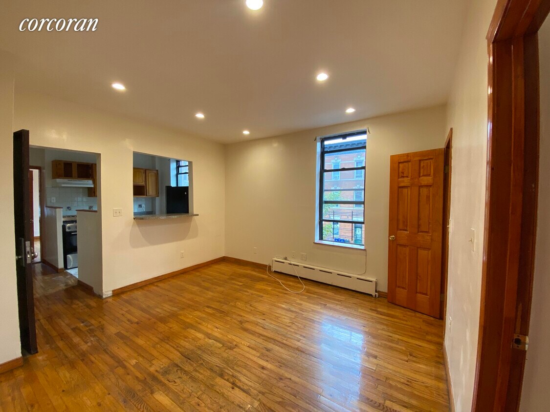 Foto principal - 958 Putnam Ave