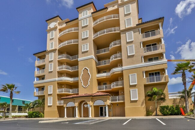 Foto del edificio - 3 Bedroom/ 2.5 Bath Oceanfront Condo, Blocks from Flagler Ave