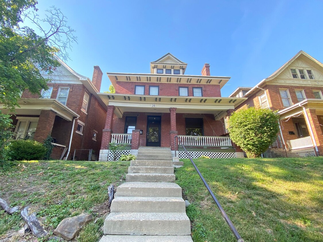 Primary Photo - 28 E Northwood Ave