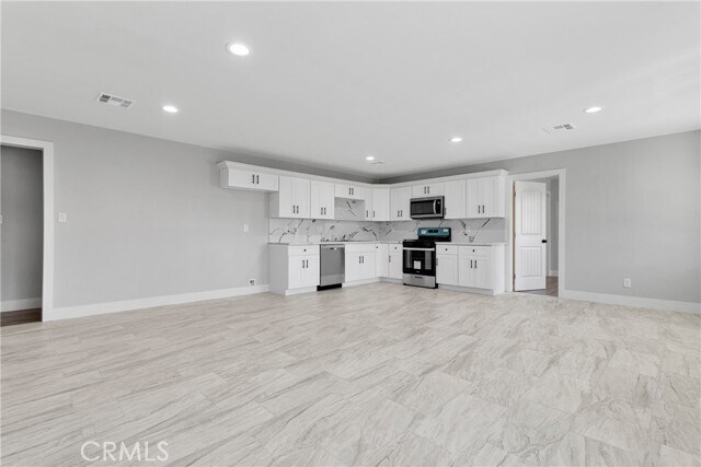 Building Photo - 1546 W 7th St