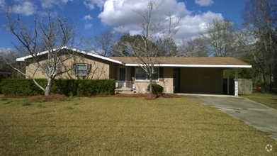 Building Photo - 904 Martin St