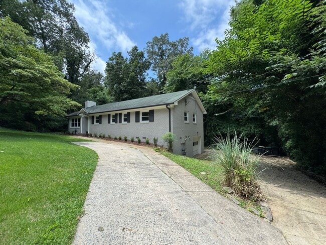 Building Photo - Renovated 4/3 House in North Hills- $1,995