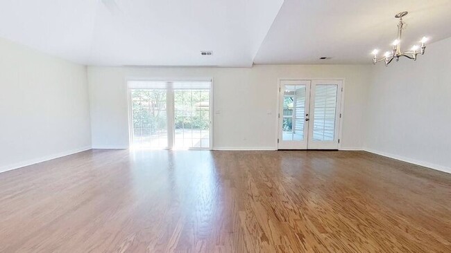 Building Photo - 1210 Smith Bay Cir W