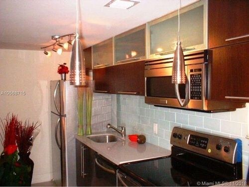 Foto del edificio - 1660 NE 135th St