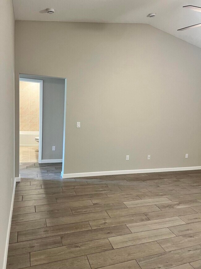 Foto del edificio - 5951 NW Baynard Dr