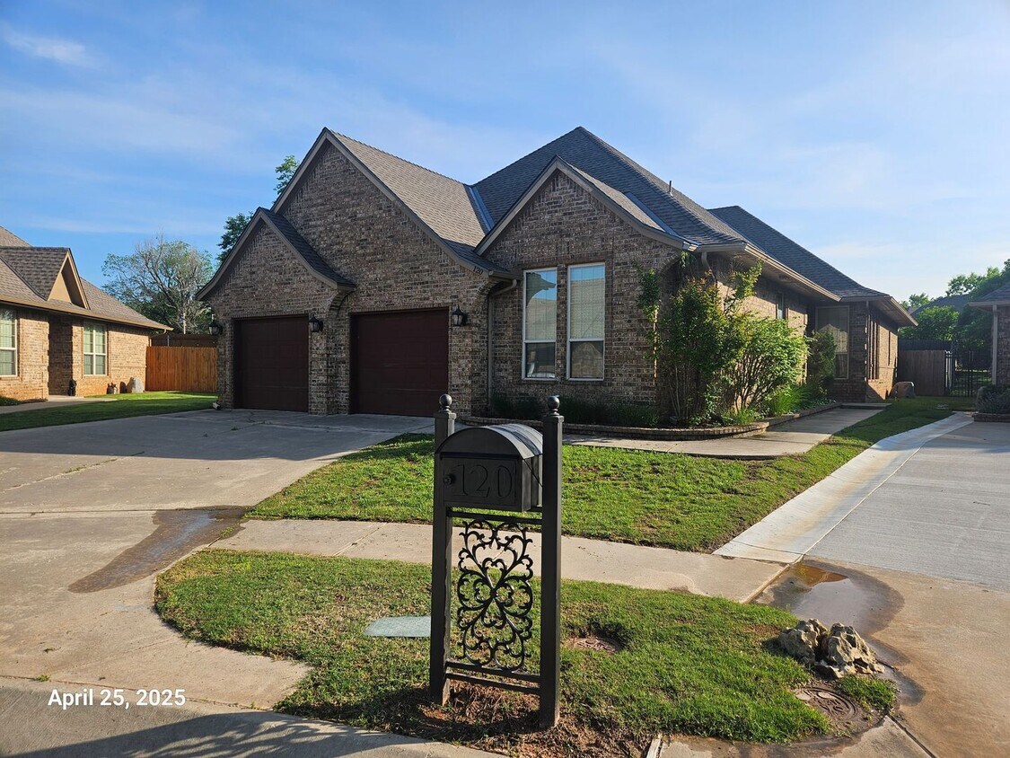 Primary Photo - (3) Bed/(2) Bath In Tuscany Court Avail NOW!
