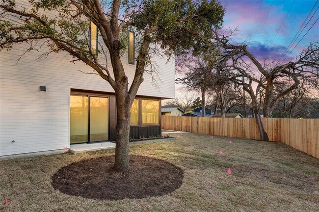Building Photo - 1804 Sylvan Dr