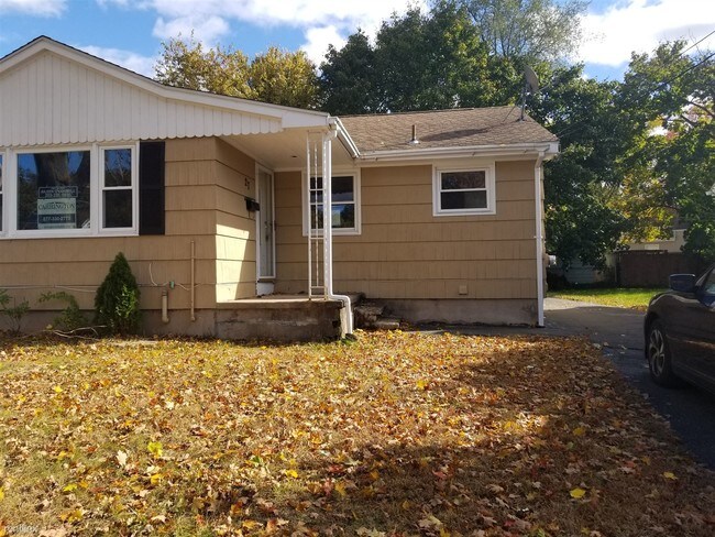 Foto del edificio - 4 br, 1 bath House - 27 Beechwood Ave
