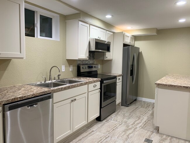 Kitchen - 1851 Jolene Dr