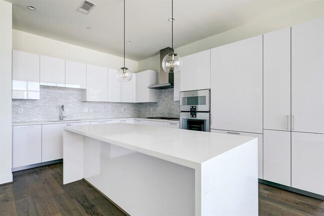 Building Photo - 4521 San Felipe St