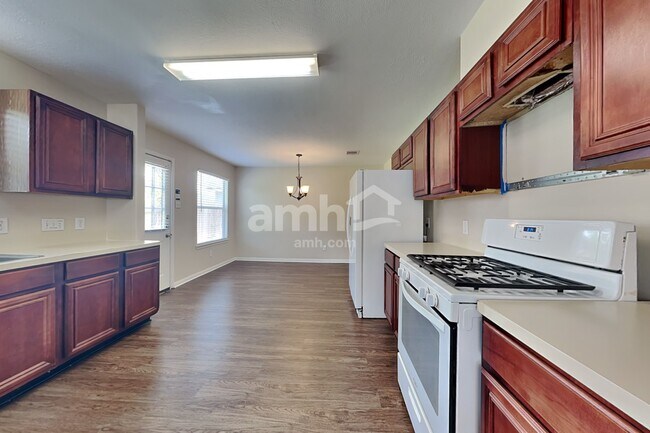 Foto del edificio - 19342 Little Pine Ln