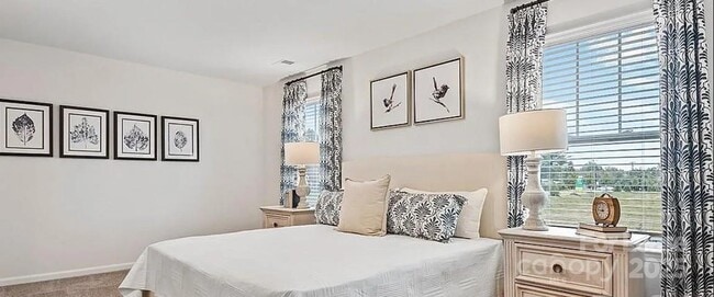 Building Photo - 2224 Lilium Dr